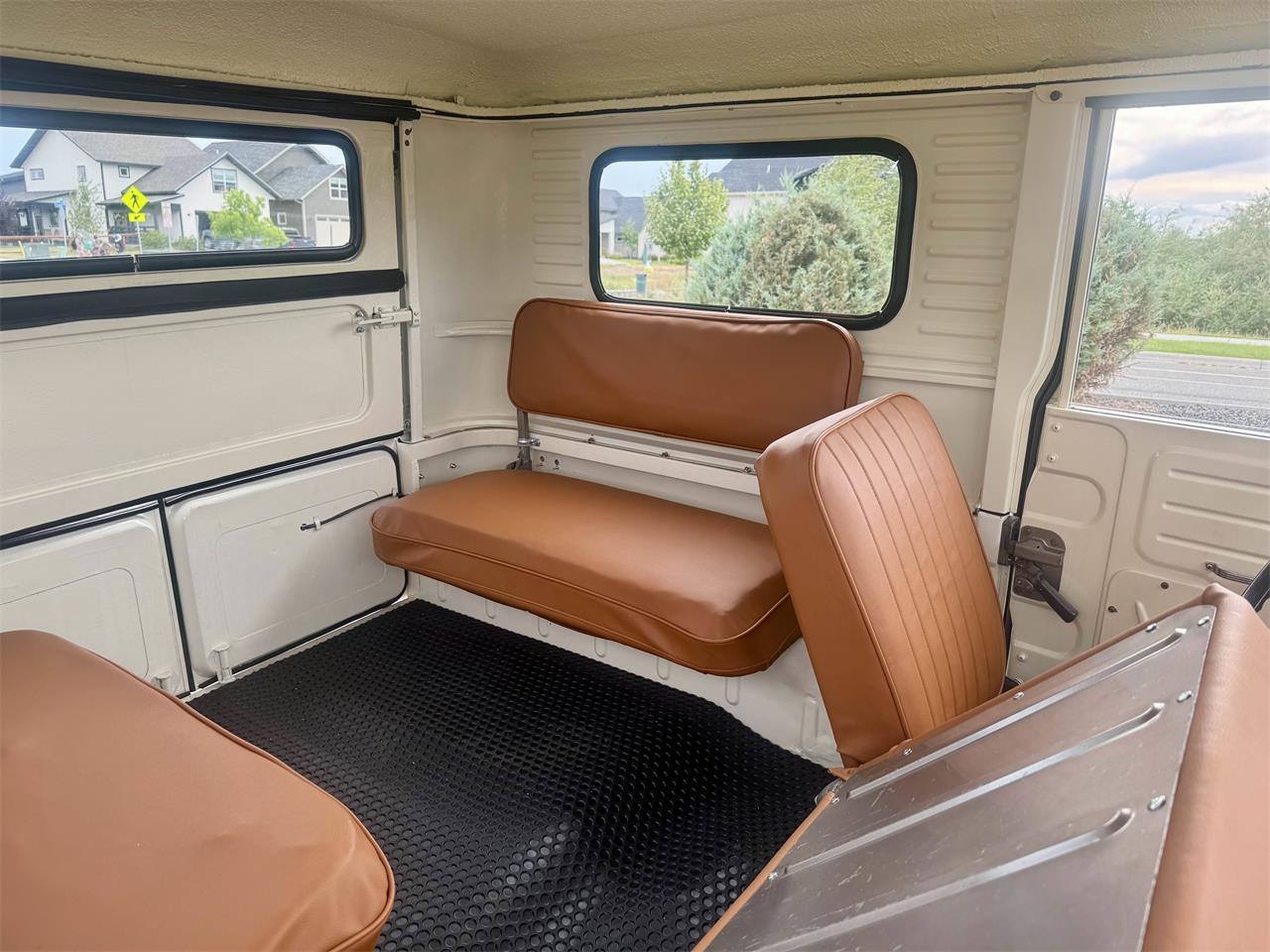 Toyota-Land-cruiser-fj40-1965-Cygnus-White-Camel-20