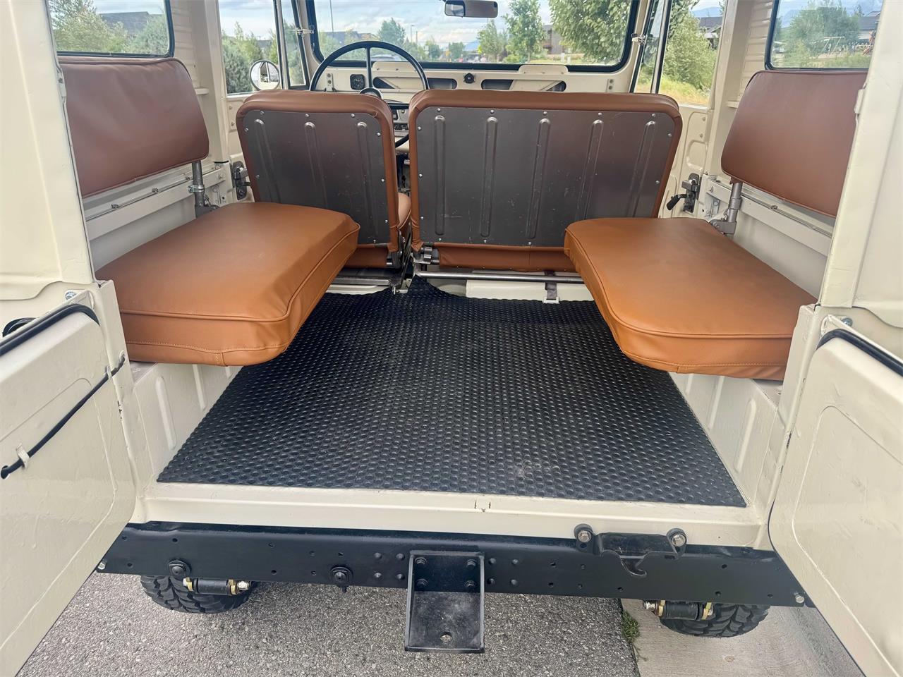 Toyota-Land-cruiser-fj40-1965-Cygnus-White-Camel-23