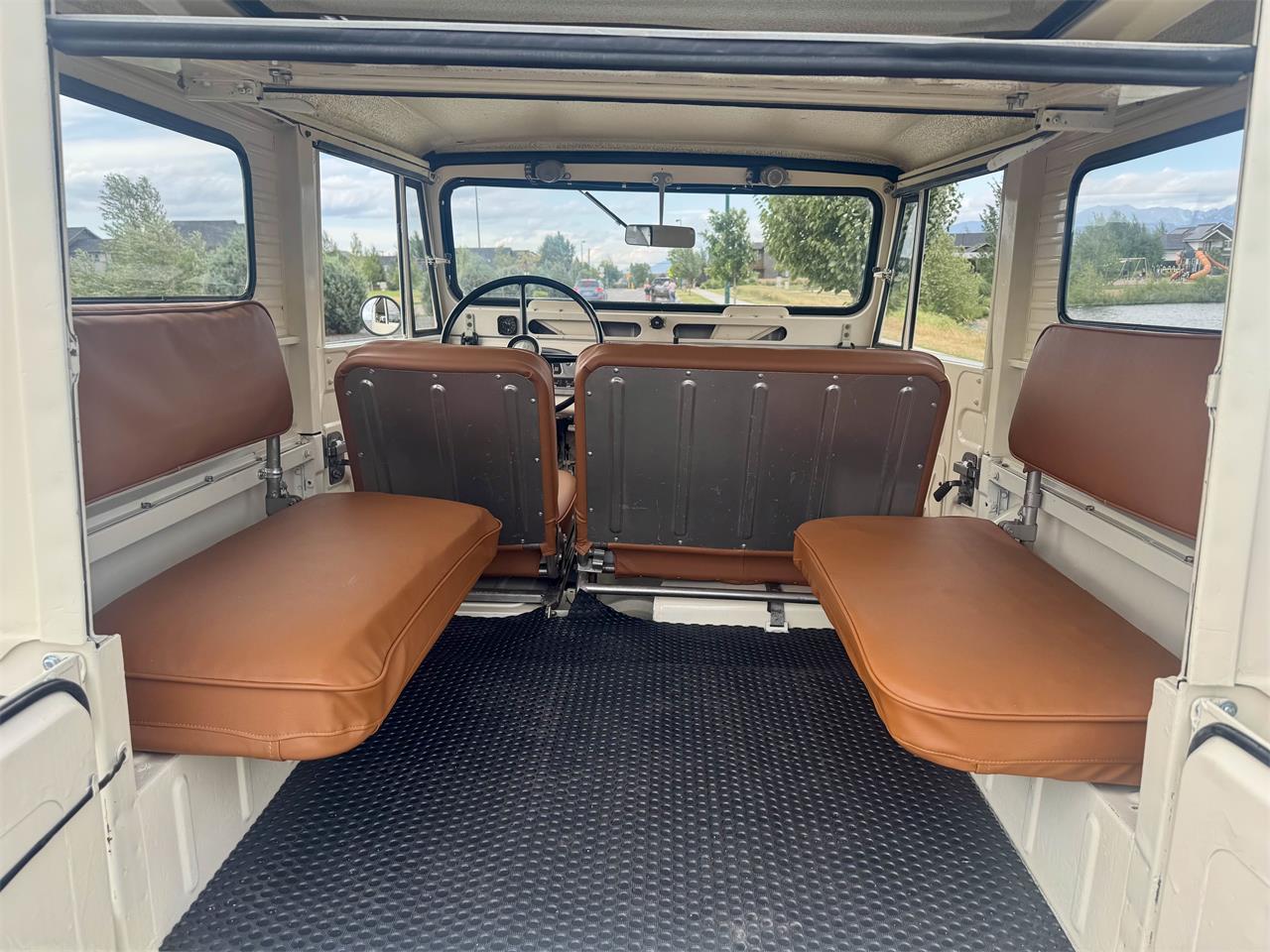 Toyota-Land-cruiser-fj40-1965-Cygnus-White-Camel-24