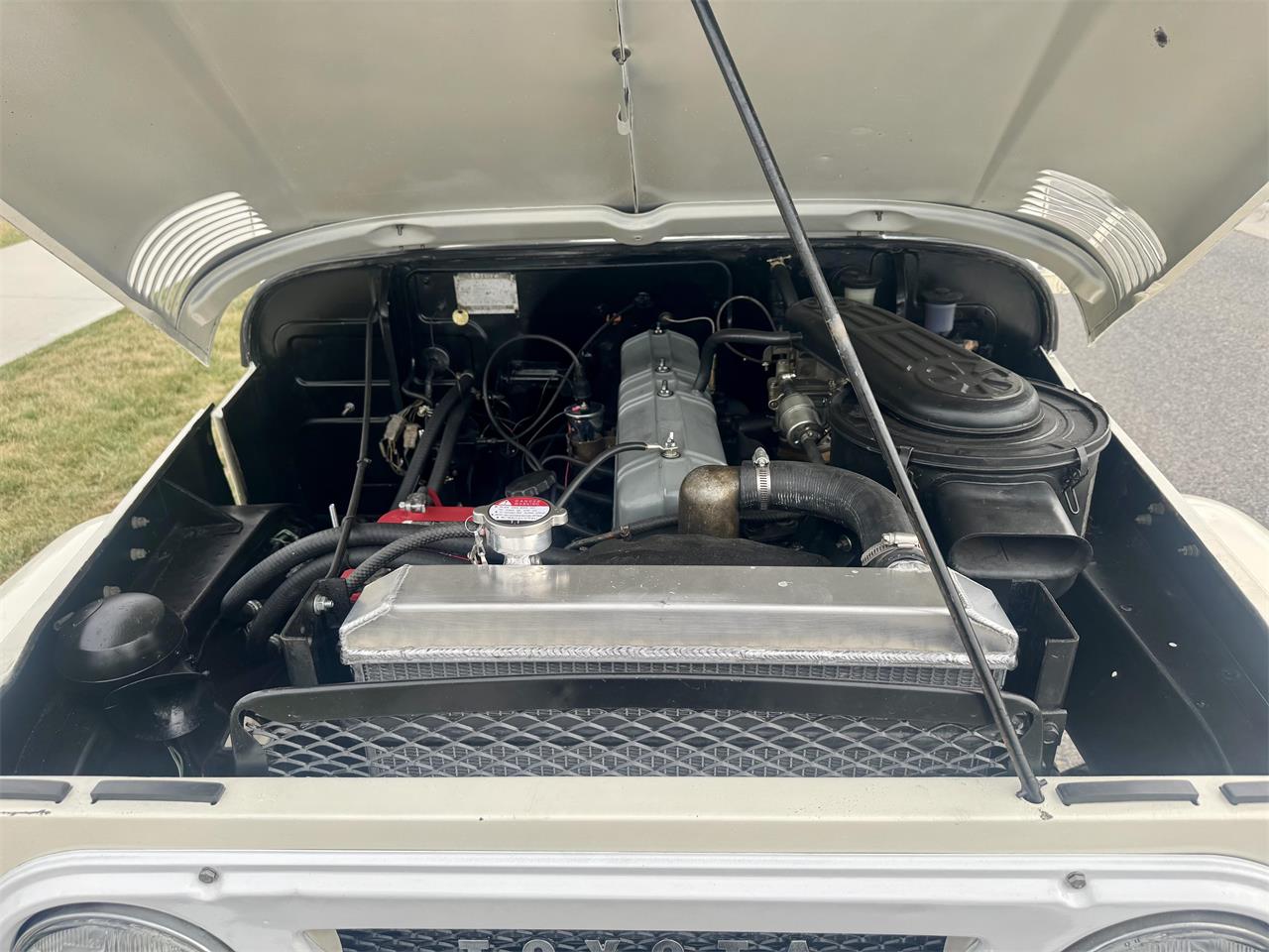 Toyota-Land-cruiser-fj40-1965-Cygnus-White-Camel-26
