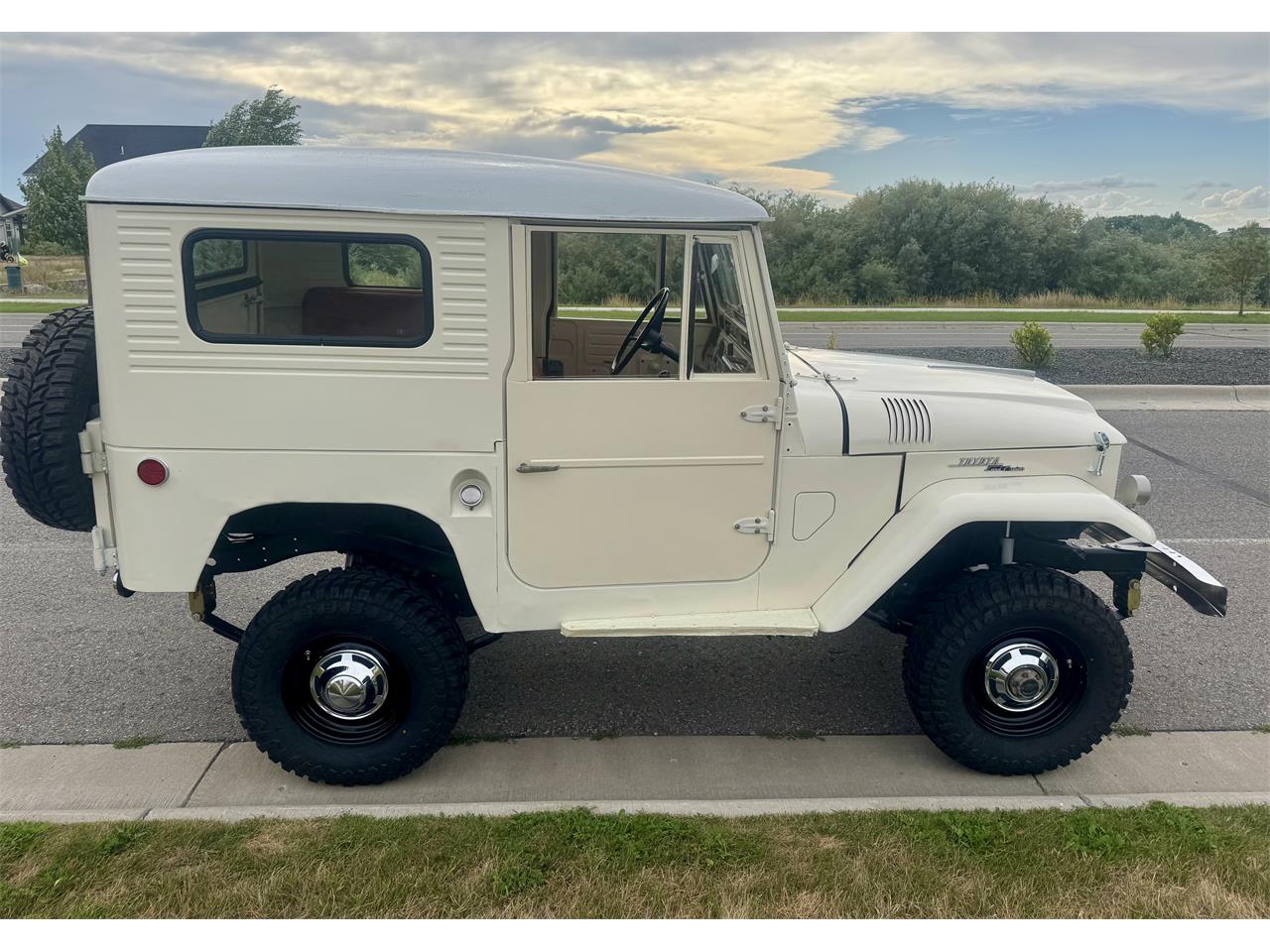 Toyota-Land-cruiser-fj40-1965-Cygnus-White-Camel-3