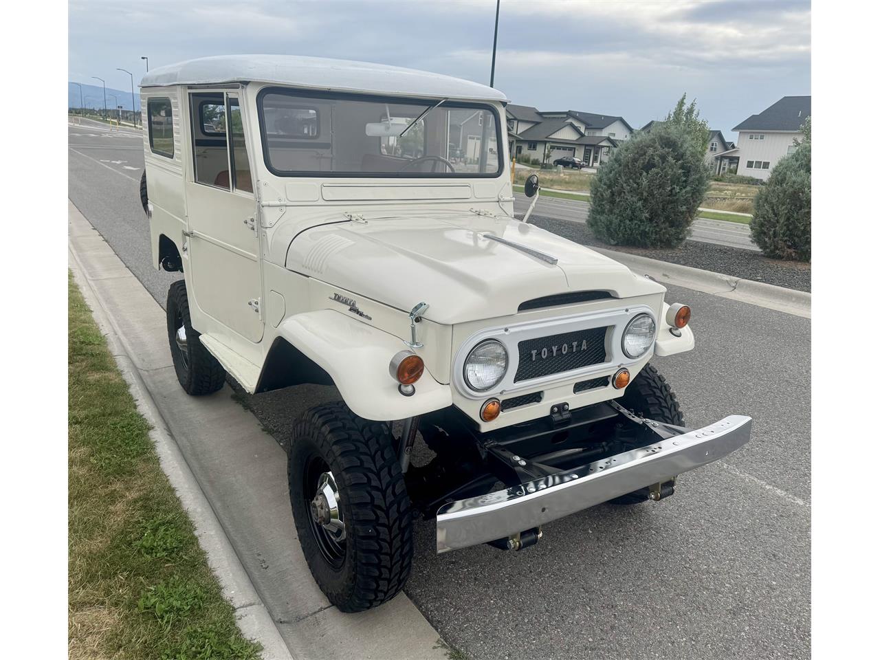 Toyota-Land-cruiser-fj40-1965-Cygnus-White-Camel-33