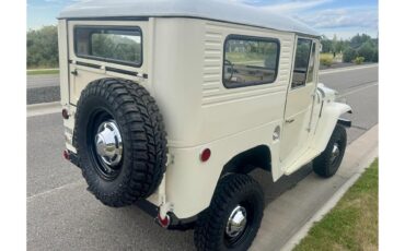 Toyota-Land-cruiser-fj40-1965-Cygnus-White-Camel-4