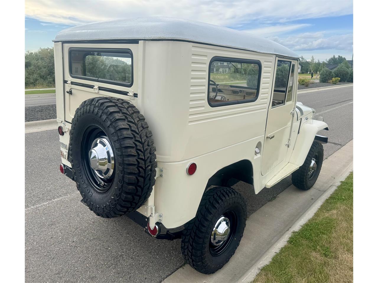 Toyota-Land-cruiser-fj40-1965-Cygnus-White-Camel-4