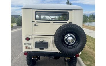 Toyota-Land-cruiser-fj40-1965-Cygnus-White-Camel-5