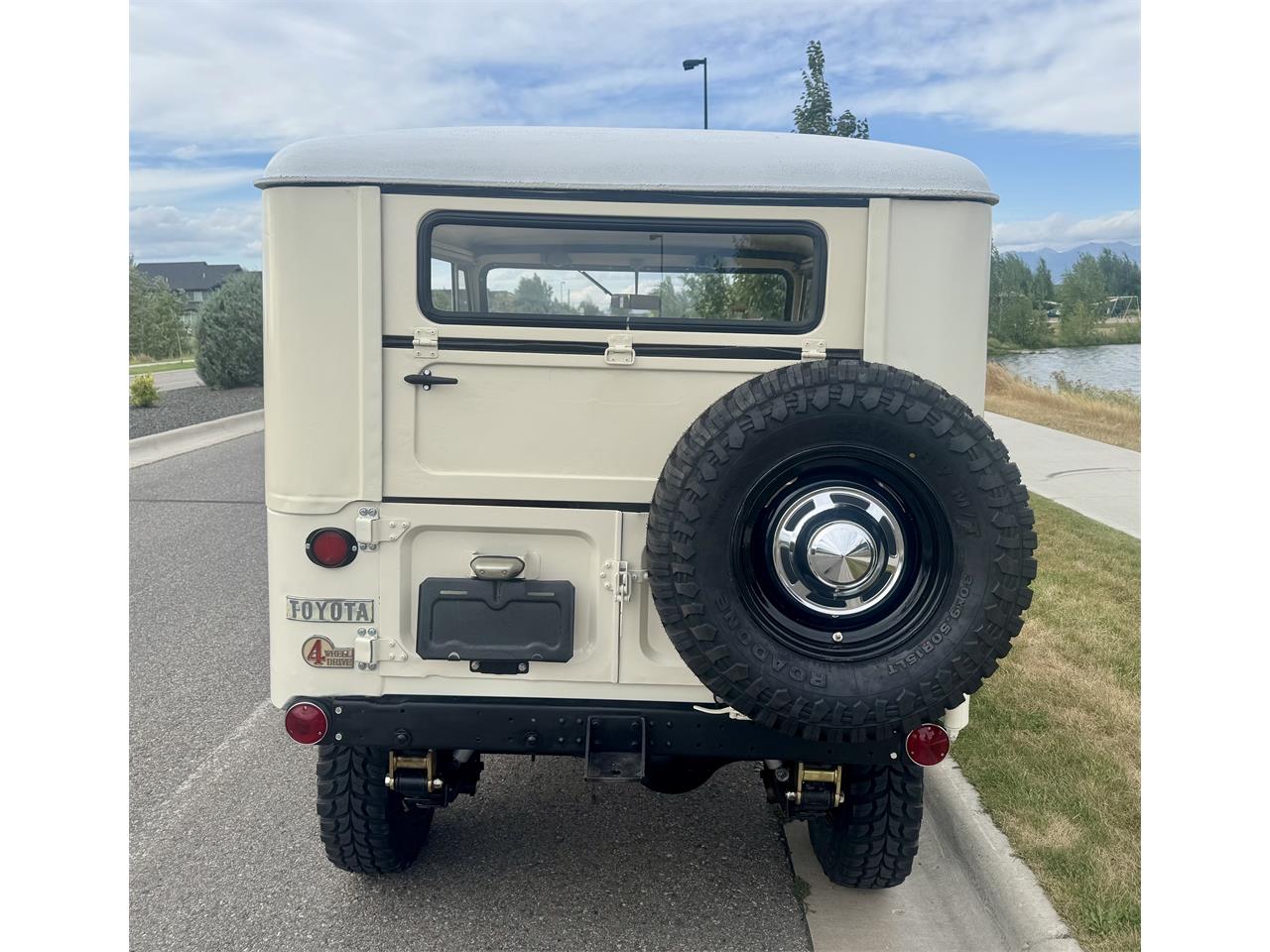 Toyota-Land-cruiser-fj40-1965-Cygnus-White-Camel-5