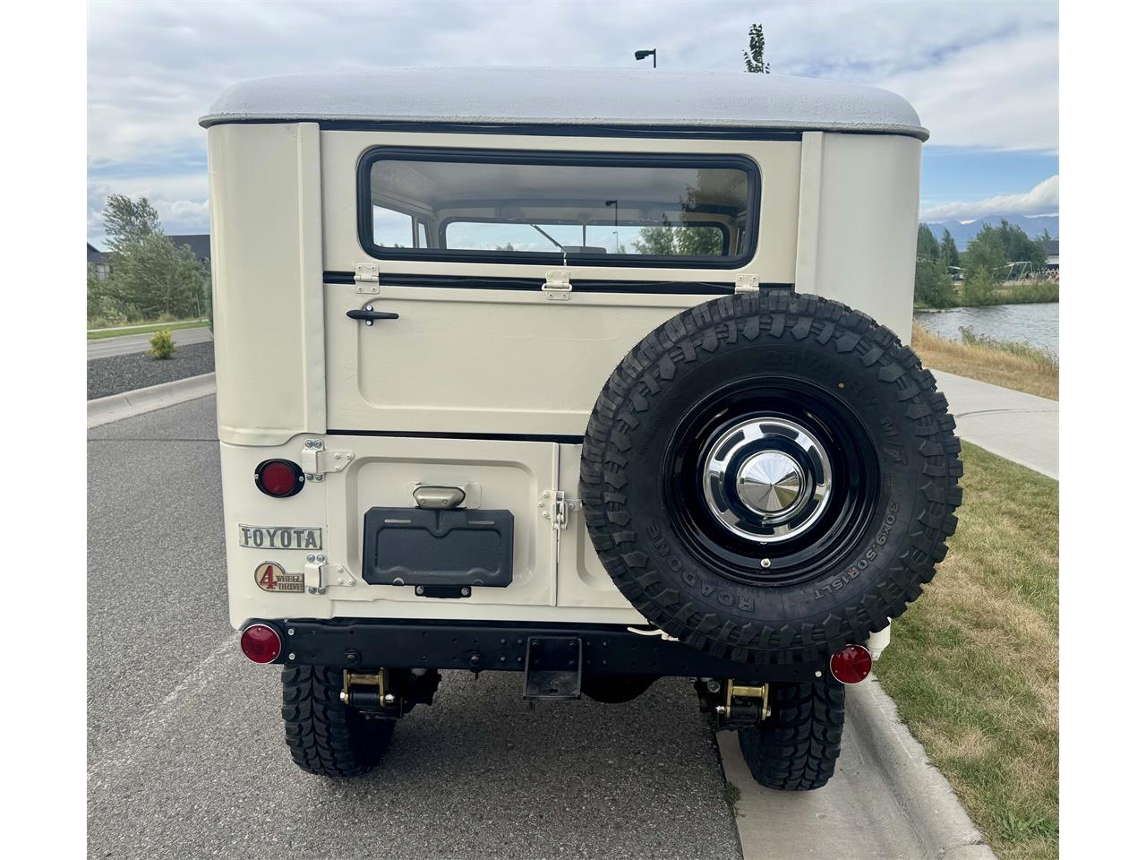 Toyota-Land-cruiser-fj40-1965-Cygnus-White-Camel-6