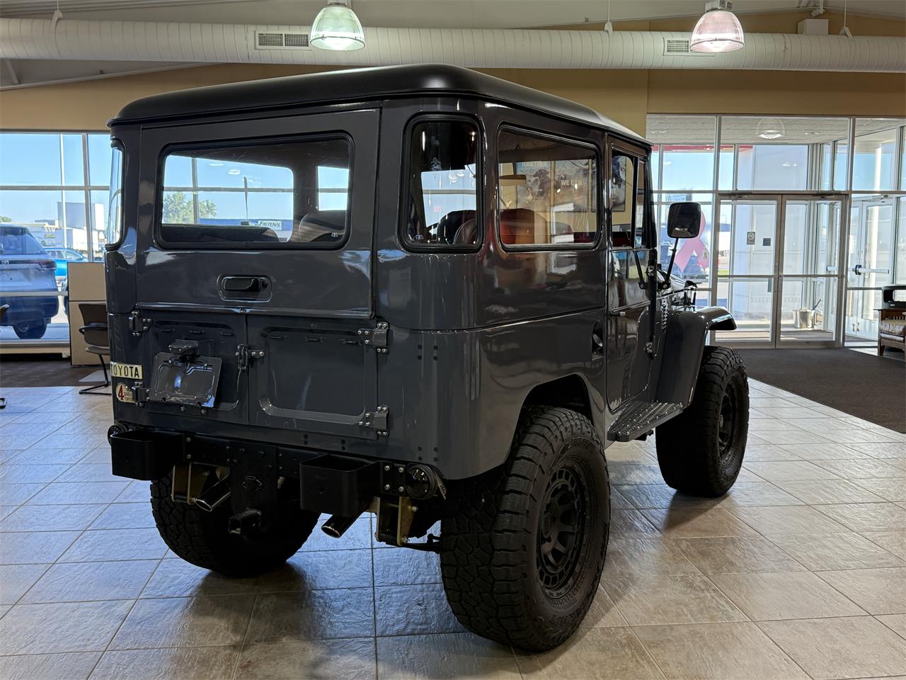 Toyota-Land-cruiser-fj40-1966-Gray-RedBlack-12