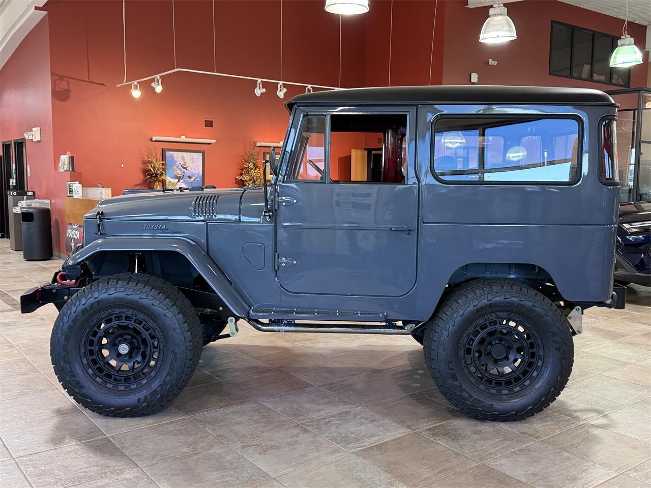 Toyota-Land-cruiser-fj40-1966-Gray-RedBlack-20