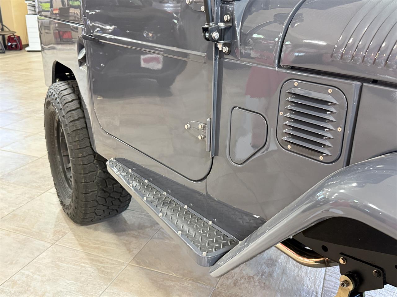 Toyota-Land-cruiser-fj40-1966-Gray-RedBlack-22