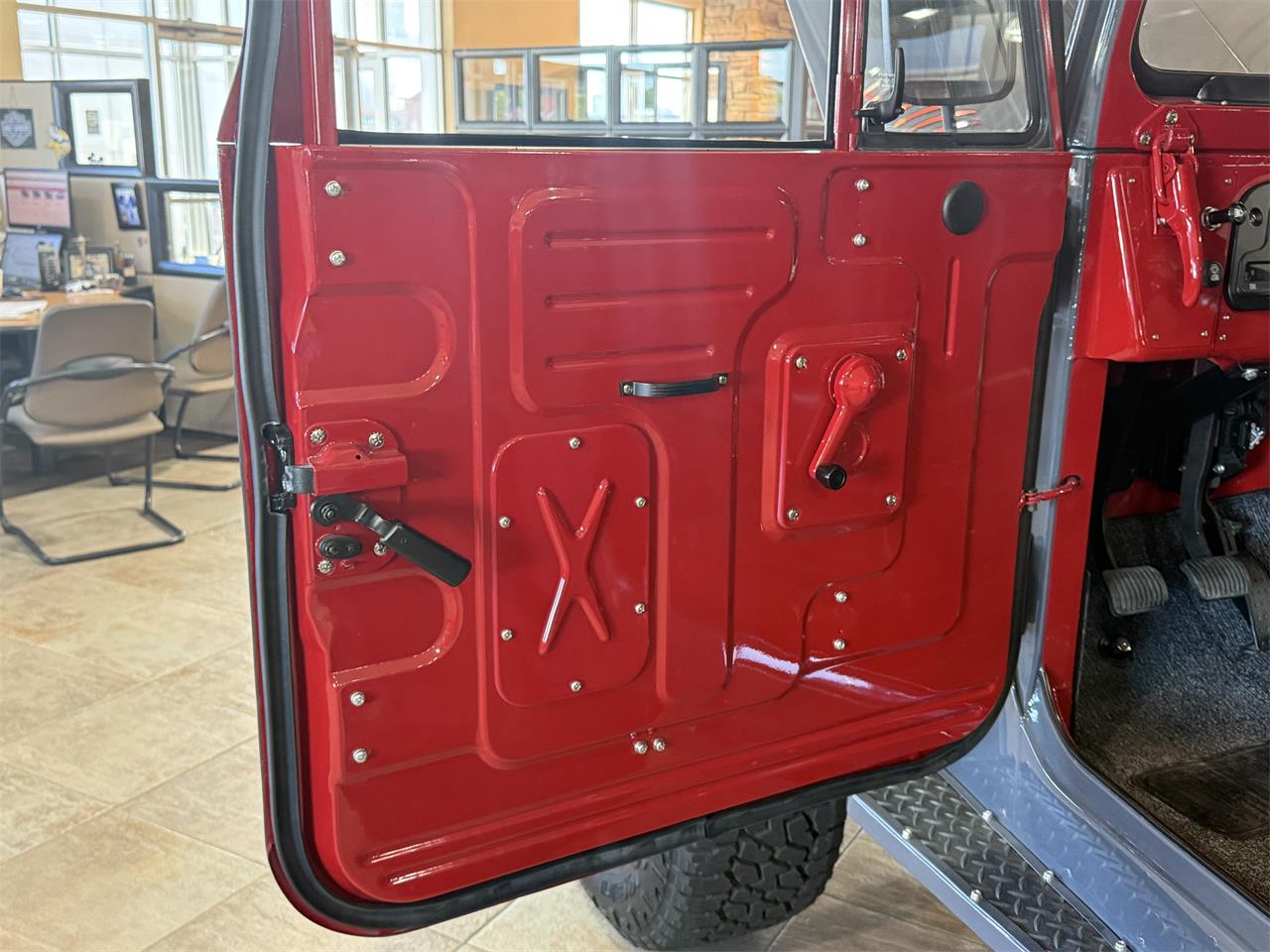 Toyota-Land-cruiser-fj40-1966-Gray-RedBlack-46