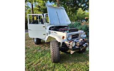 Toyota-Land-cruiser-fj40-1969-White-Black-11