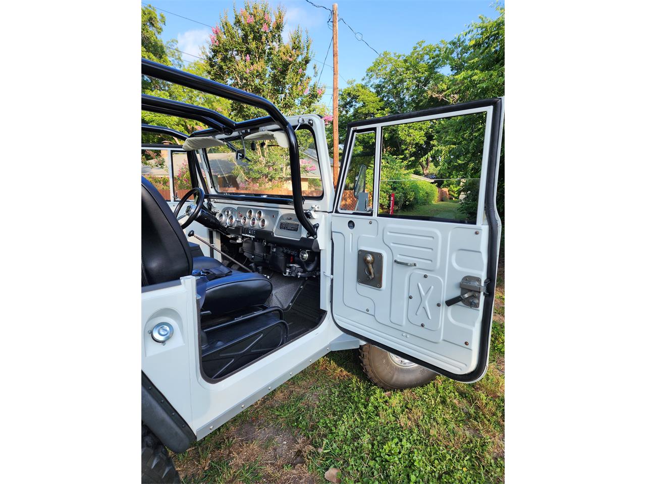 Toyota-Land-cruiser-fj40-1969-White-Black-14