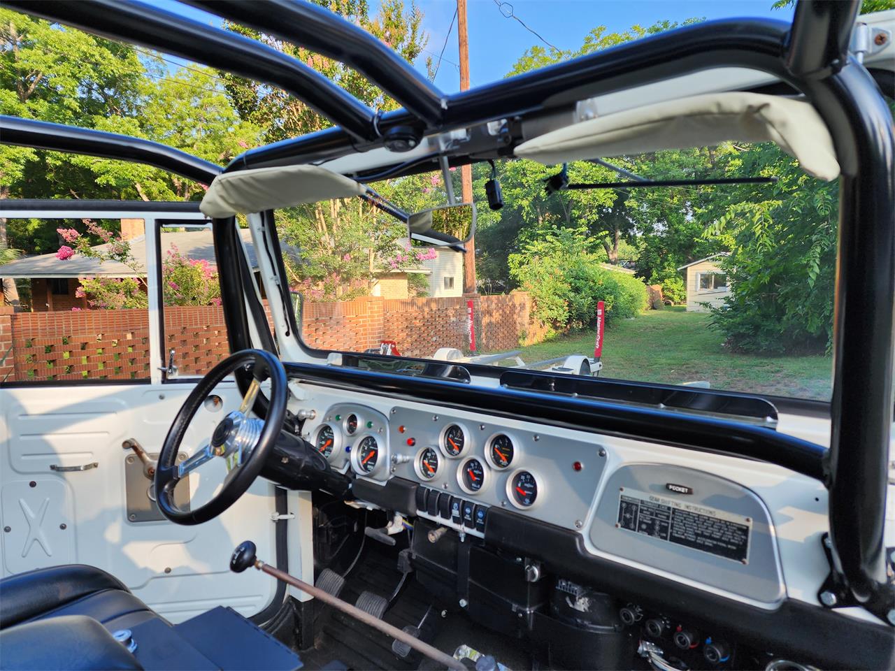 Toyota-Land-cruiser-fj40-1969-White-Black-16