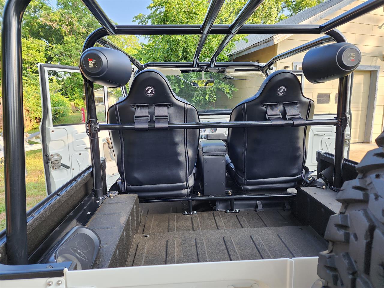 Toyota-Land-cruiser-fj40-1969-White-Black-18