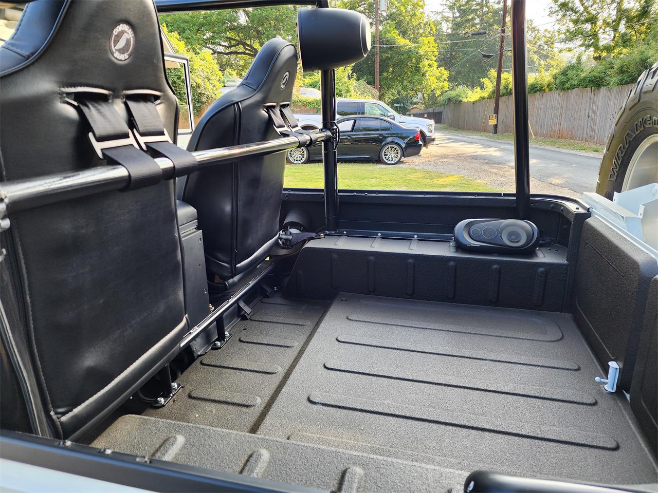Toyota-Land-cruiser-fj40-1969-White-Black-19
