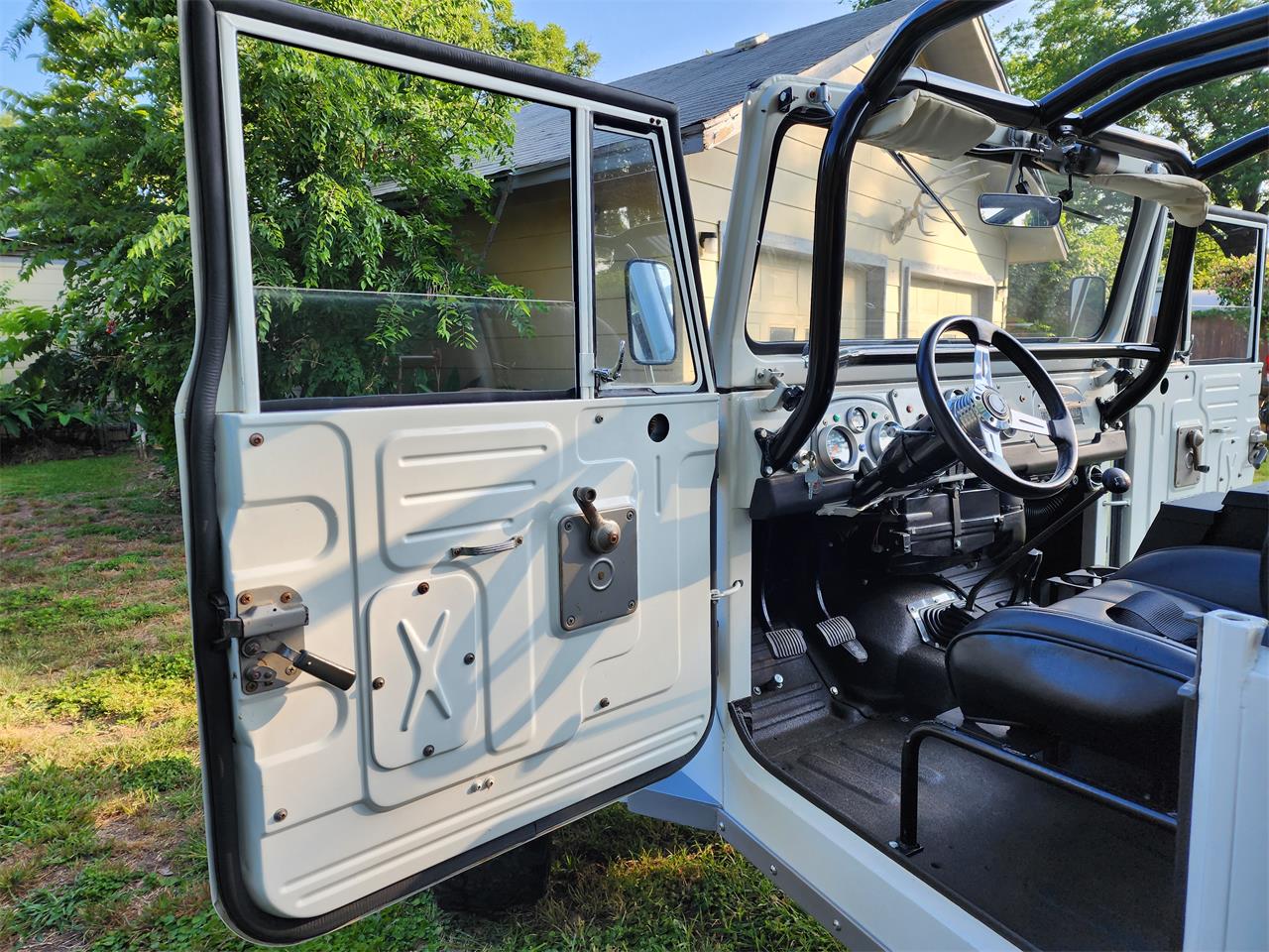 Toyota-Land-cruiser-fj40-1969-White-Black-20