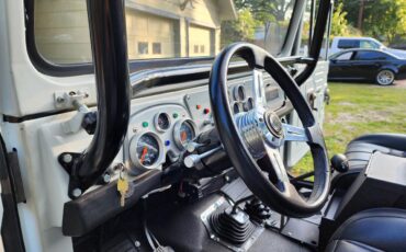 Toyota-Land-cruiser-fj40-1969-White-Black-21