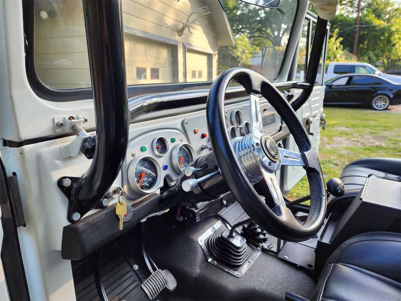 Toyota-Land-cruiser-fj40-1969-White-Black-21
