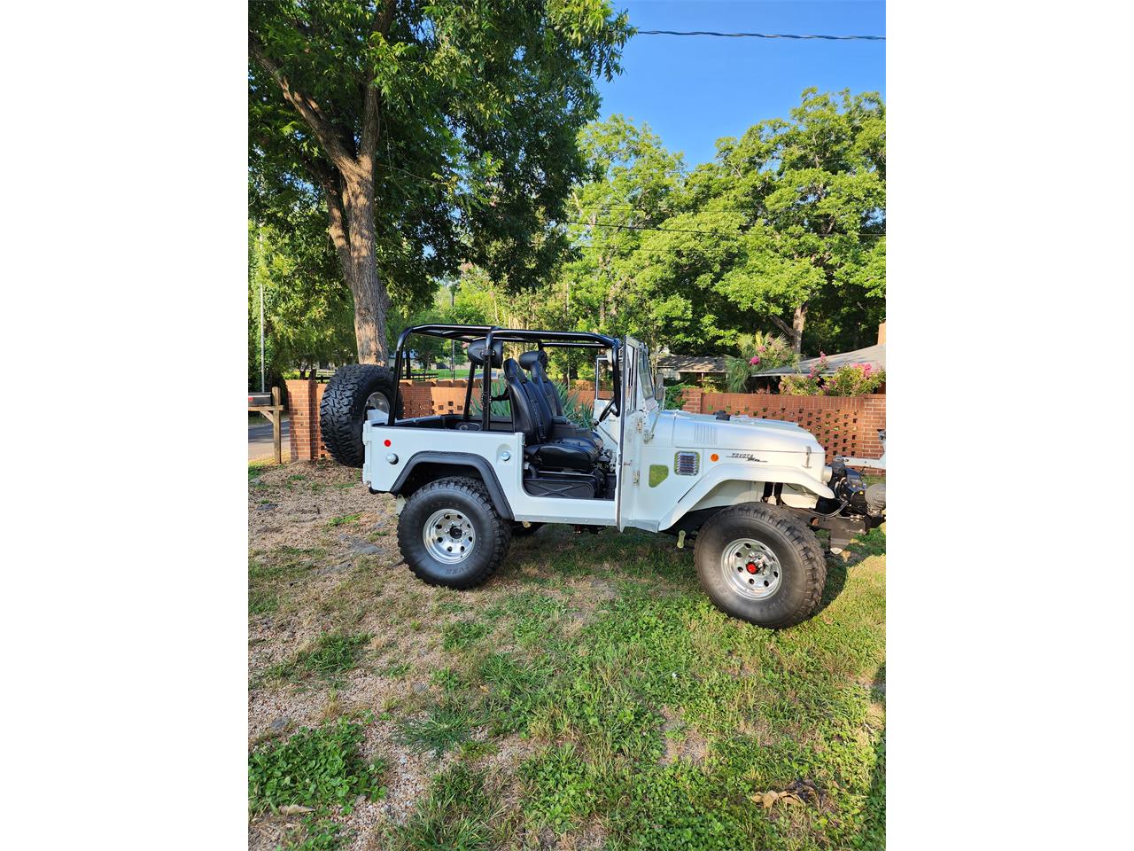 Toyota-Land-cruiser-fj40-1969-White-Black-22