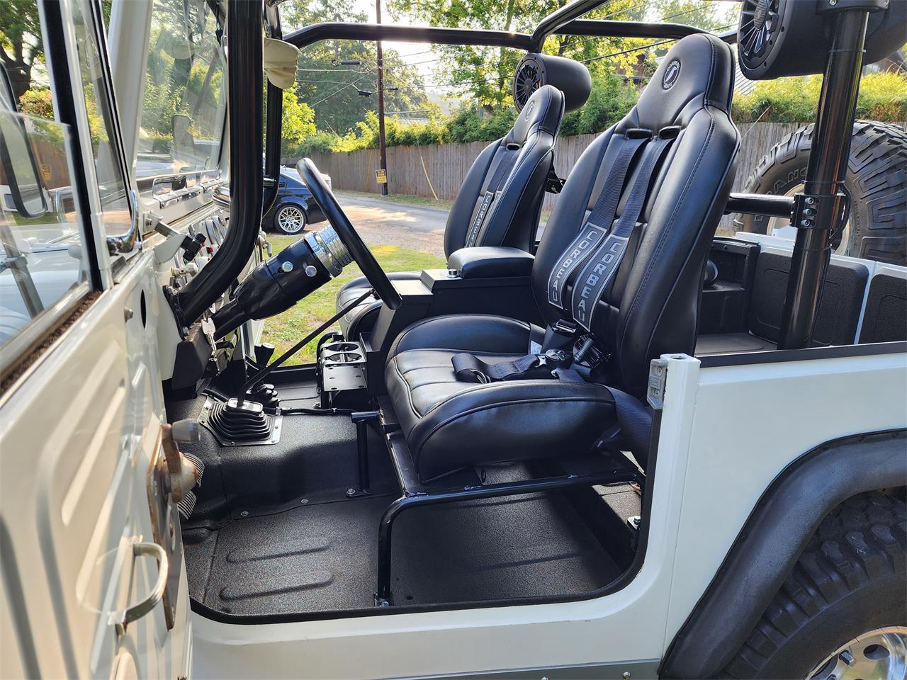 Toyota-Land-cruiser-fj40-1969-White-Black-24