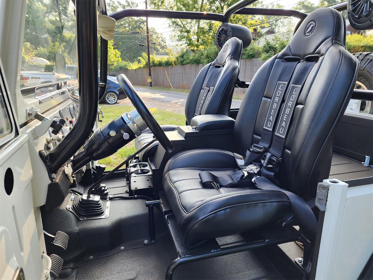 Toyota-Land-cruiser-fj40-1969-White-Black-25
