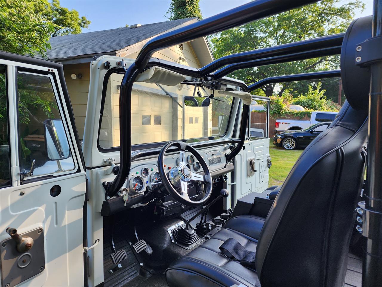 Toyota-Land-cruiser-fj40-1969-White-Black-26