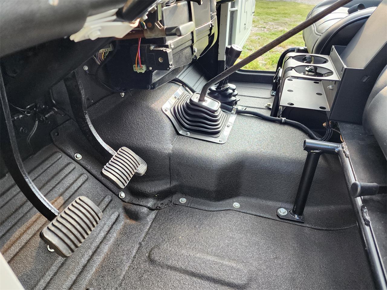 Toyota-Land-cruiser-fj40-1969-White-Black-27