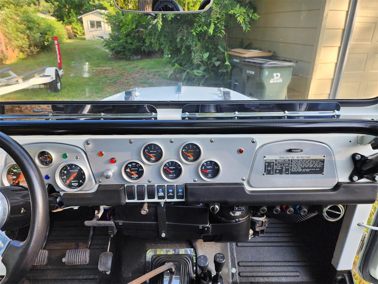 Toyota-Land-cruiser-fj40-1969-White-Black-28