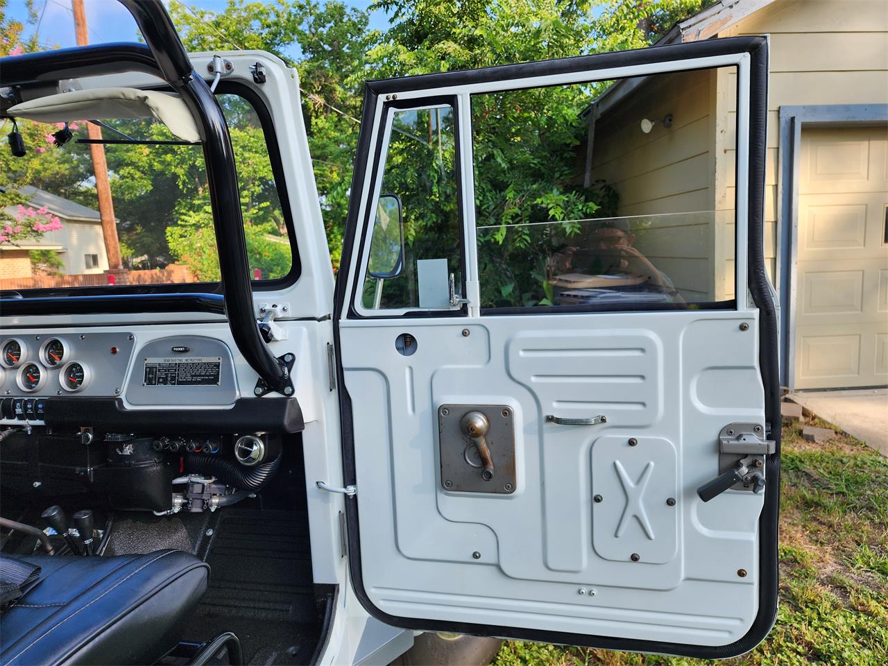 Toyota-Land-cruiser-fj40-1969-White-Black-30