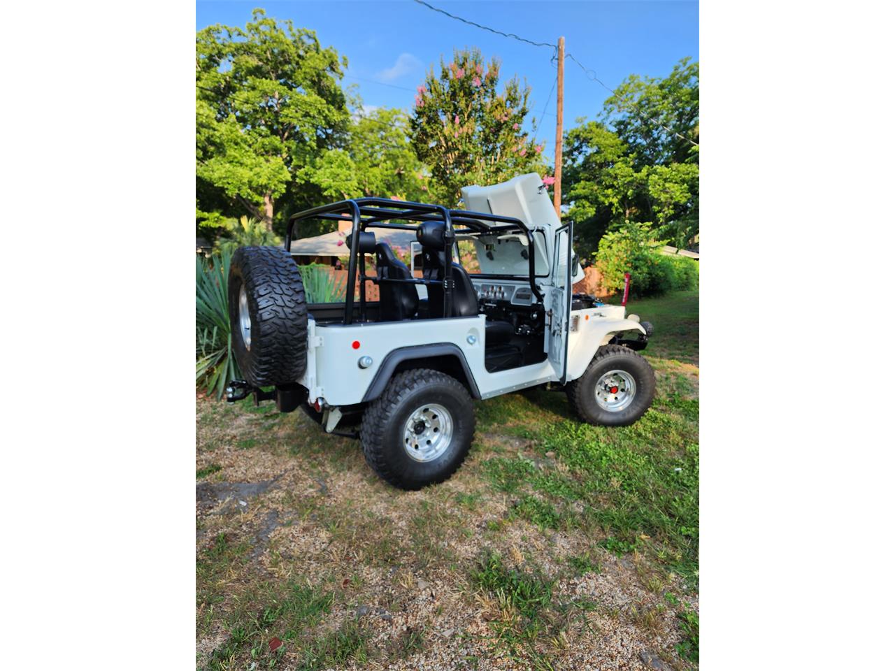 Toyota-Land-cruiser-fj40-1969-White-Black-4