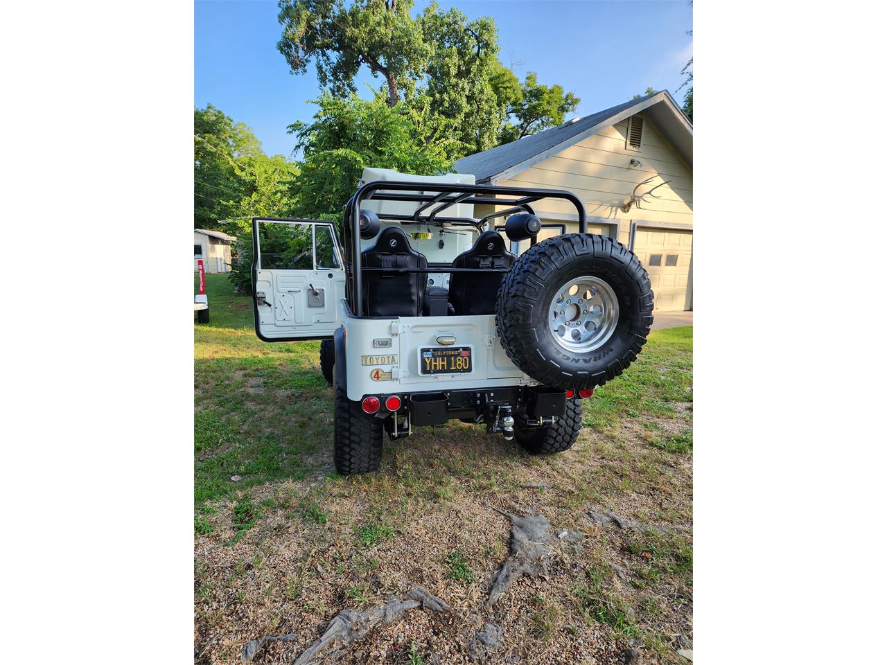 Toyota-Land-cruiser-fj40-1969-White-Black-5
