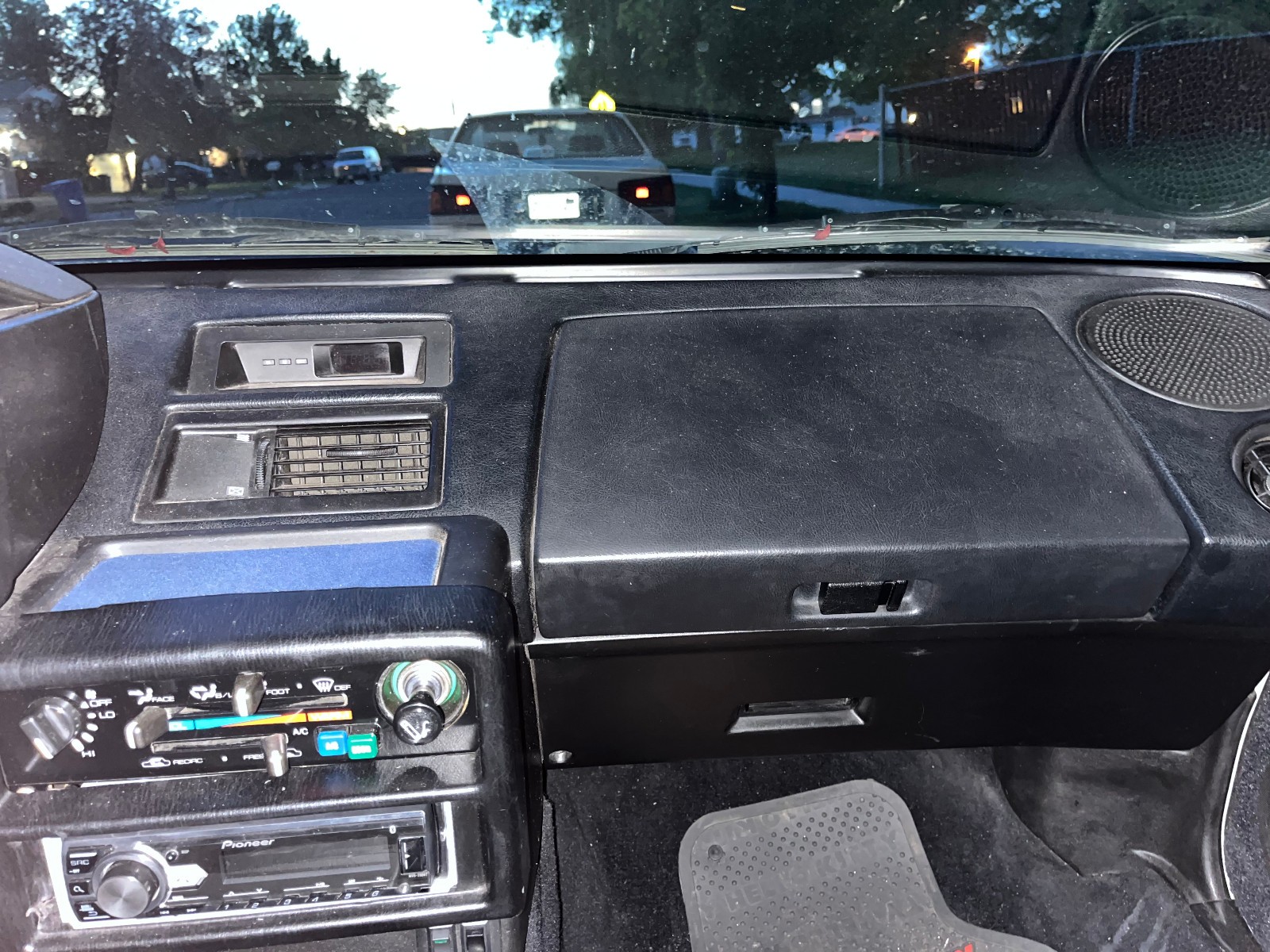 Toyota-MR2-1986-Coupe-12