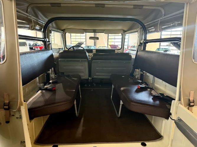 Toyota-Other-1982-Creme-Brown-Vinyl-11