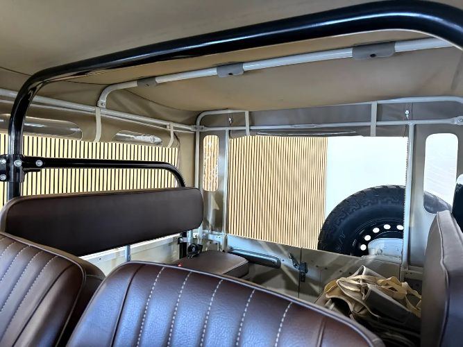 Toyota-Other-1982-Creme-Brown-Vinyl-15