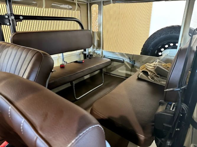 Toyota-Other-1982-Creme-Brown-Vinyl-16