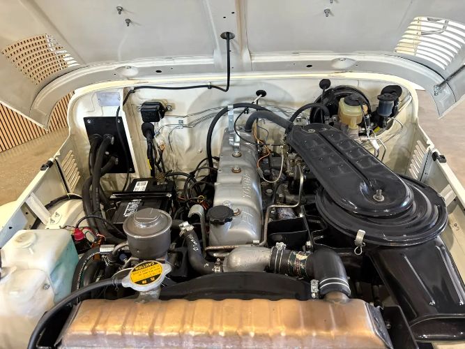 Toyota-Other-1982-Creme-Brown-Vinyl-18