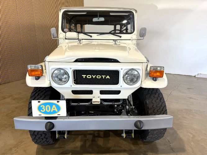 Toyota-Other-1982-Creme-Brown-Vinyl-3