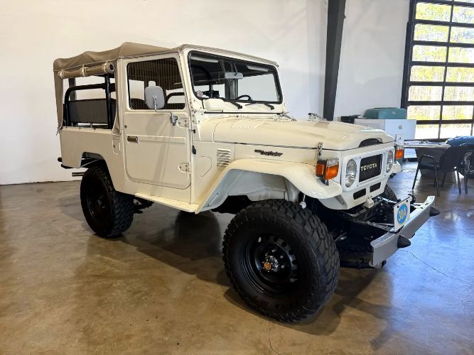 Toyota-Other-1982-Creme-Brown-Vinyl-4