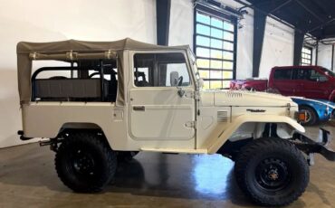 Toyota-Other-1982-Creme-Brown-Vinyl-6