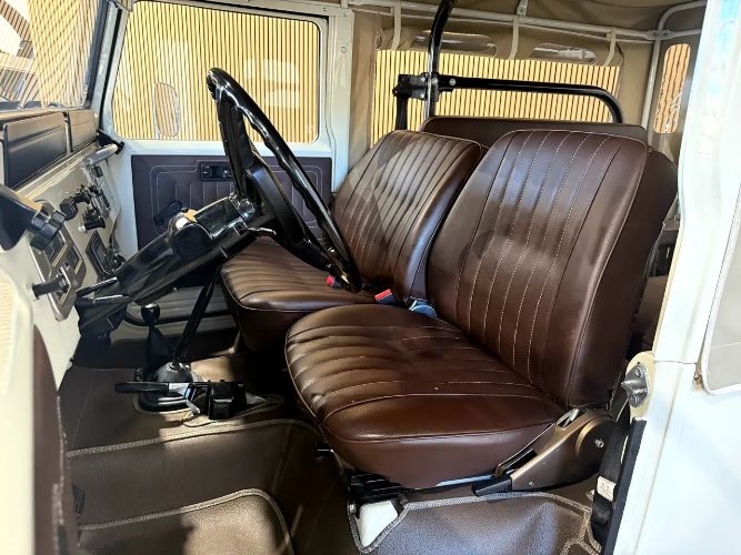 Toyota-Other-1982-Creme-Brown-Vinyl-8