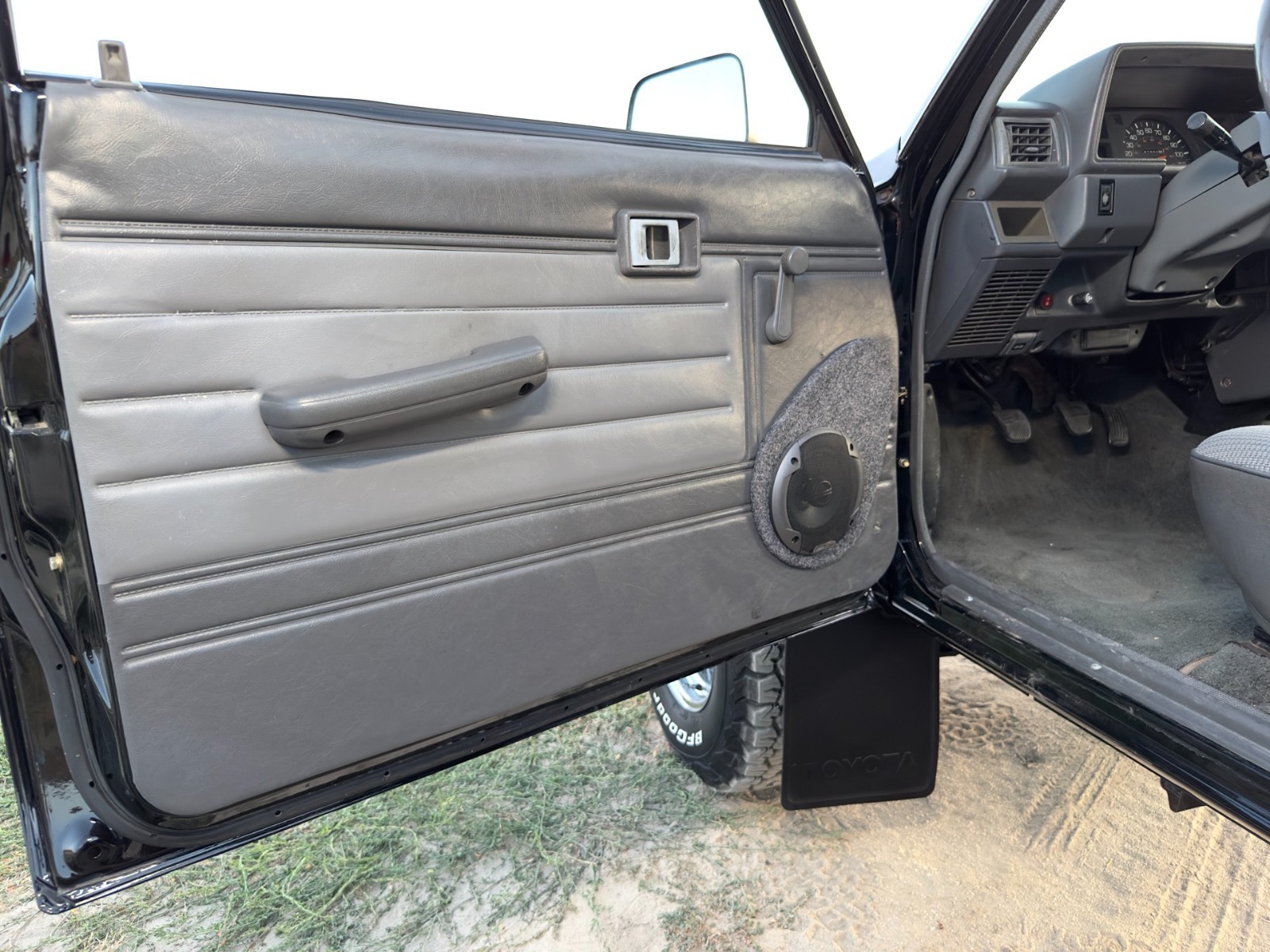 Toyota-Other-1987-Standard-Cab-Pickup-26