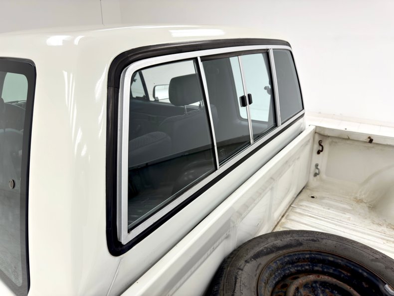 Toyota-Other-1993-White-Blue-14