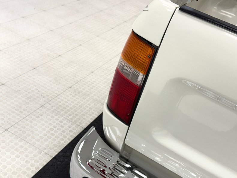 Toyota-Other-1993-White-Blue-16