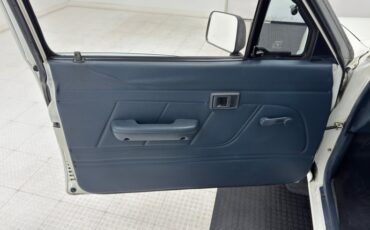 Toyota-Other-1993-White-Blue-30