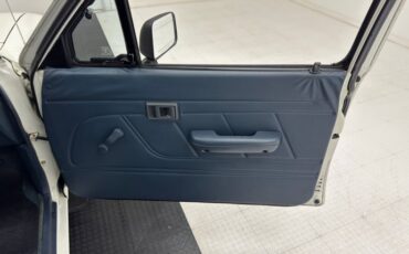 Toyota-Other-1993-White-Blue-31