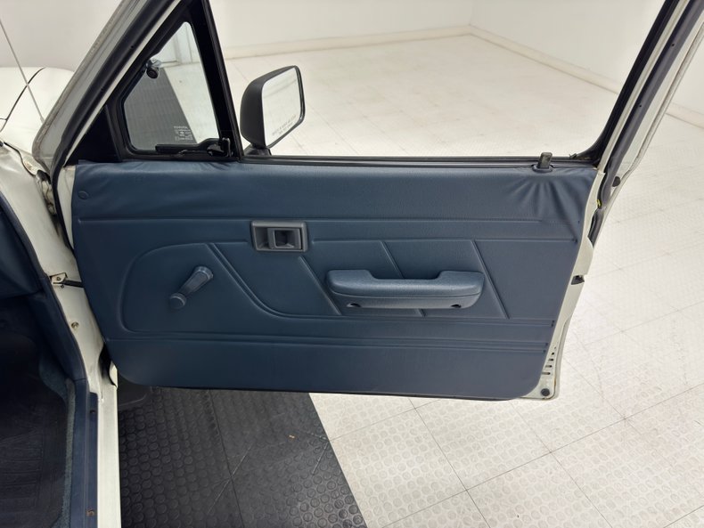 Toyota-Other-1993-White-Blue-31