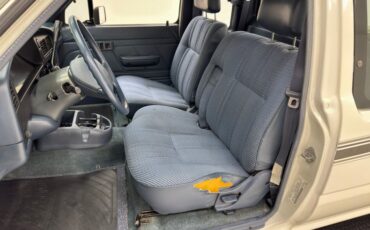 Toyota-Other-1993-White-Blue-32