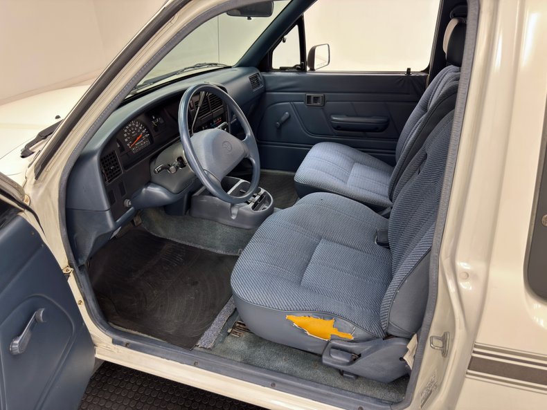 Toyota-Other-1993-White-Blue-33