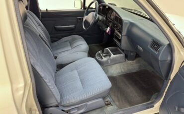 Toyota-Other-1993-White-Blue-39